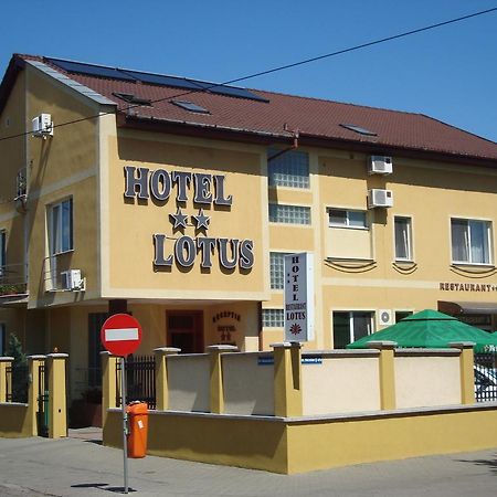 Hotel Lotus Арад Екстериор снимка