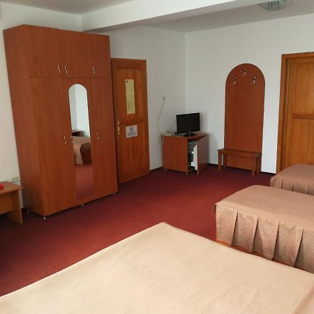 Hotel Lotus Арад Екстериор снимка