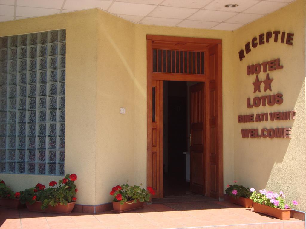 Hotel Lotus Арад Екстериор снимка