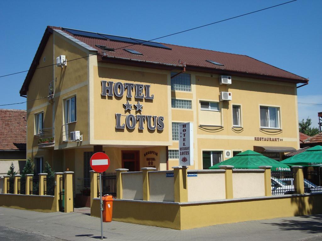 Hotel Lotus Арад Екстериор снимка