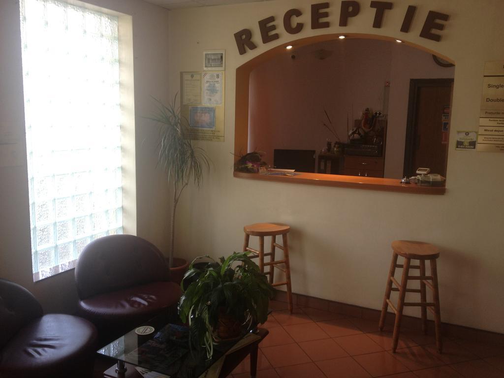 Hotel Lotus Арад Екстериор снимка