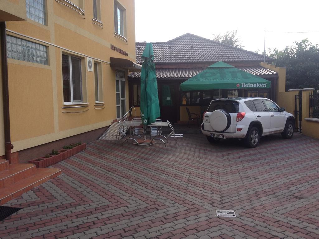 Hotel Lotus Арад Екстериор снимка