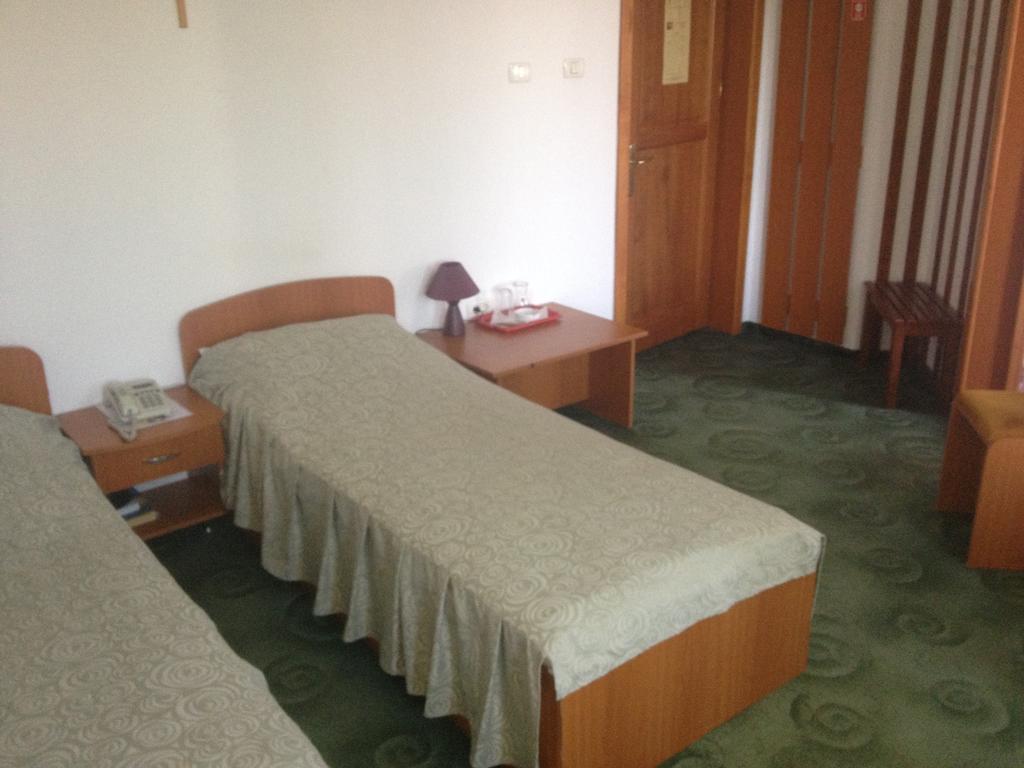 Hotel Lotus Арад Стая снимка