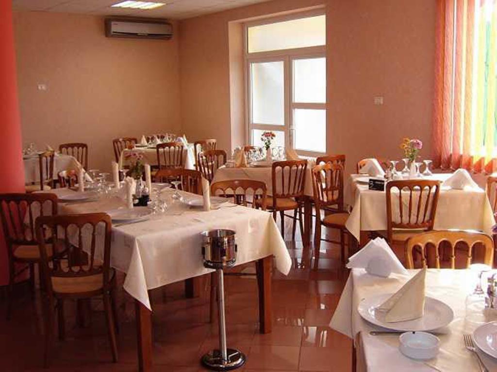 Hotel Lotus Арад Екстериор снимка
