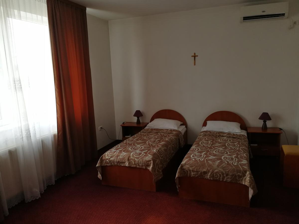 Hotel Lotus Арад Екстериор снимка