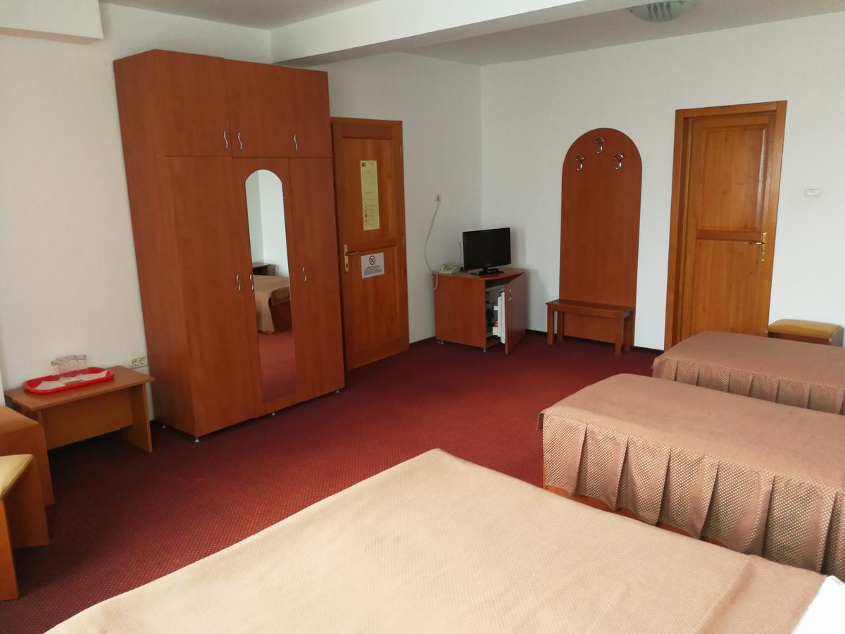 Hotel Lotus Арад Екстериор снимка