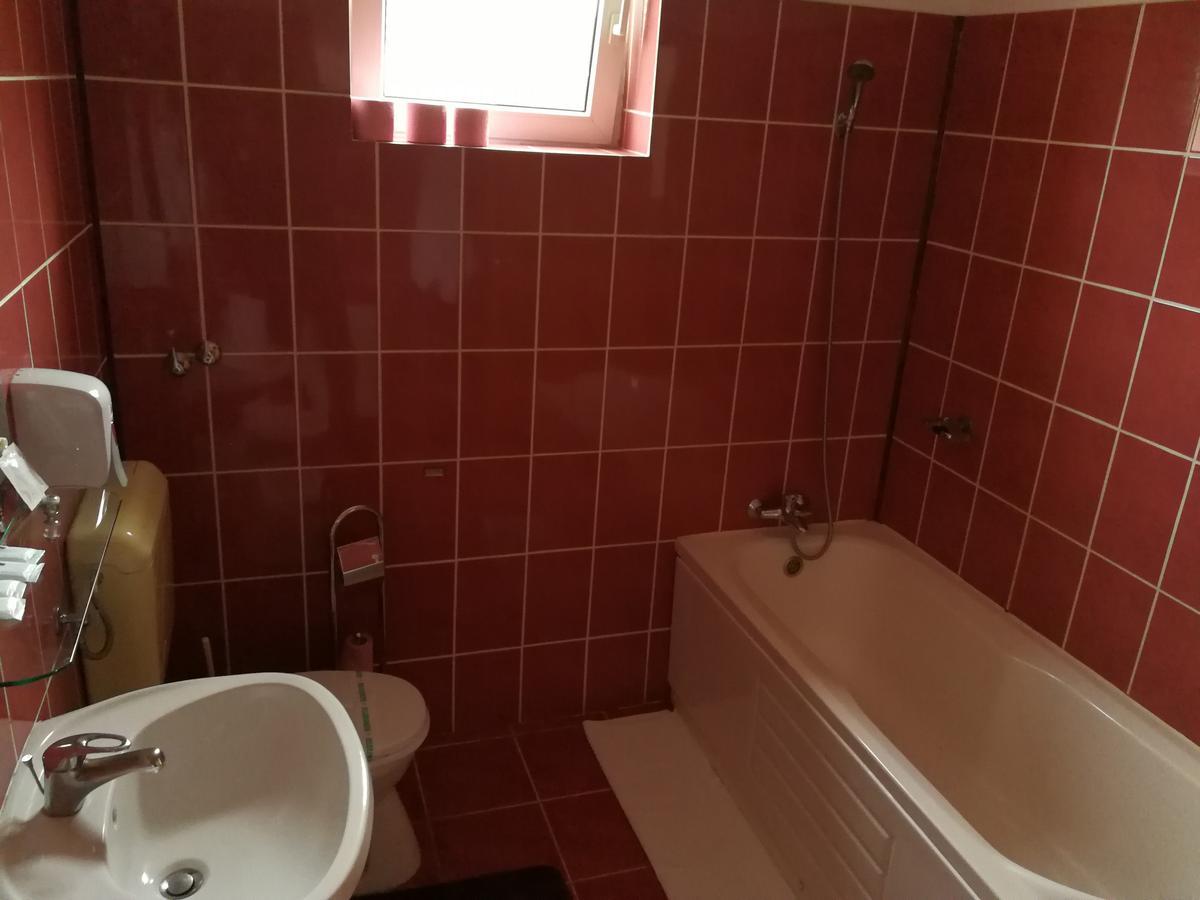 Hotel Lotus Арад Екстериор снимка